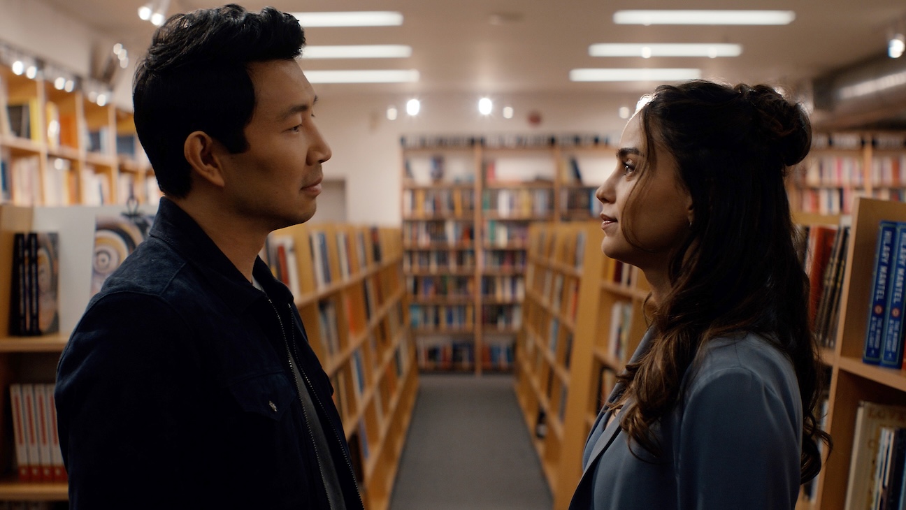 Simu Liu e Melissa Barrera no Teste de Copenhague