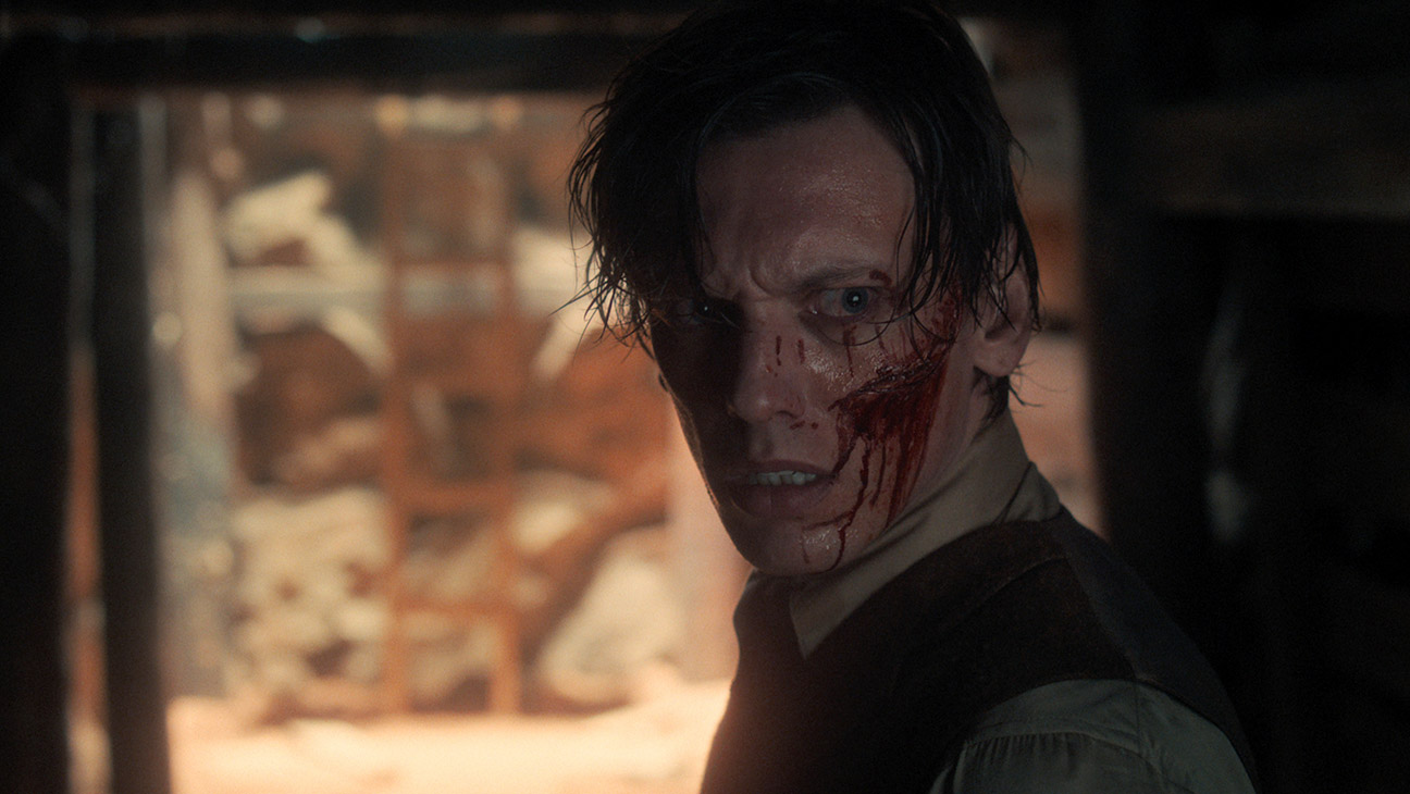 Jamie Campbell Bower como Henry Creel em Stranger Things: 5ª temporada.